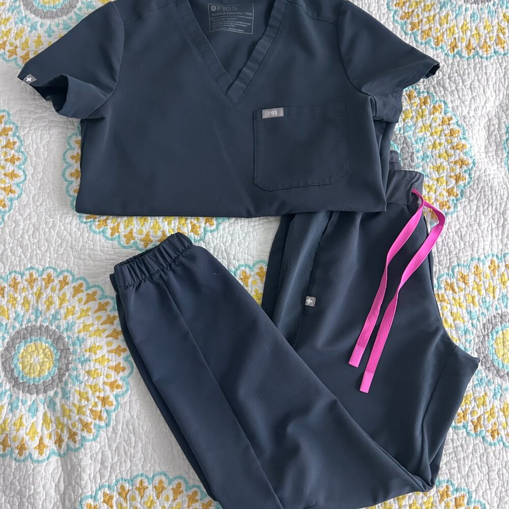 FIGS Scrubs set